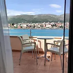 Kapetanovi Dvori * Trogir