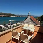 Kapetanovi Dvori * Trogir
