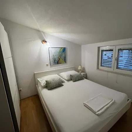 Kapetanovi Dvori Apartment Trogir