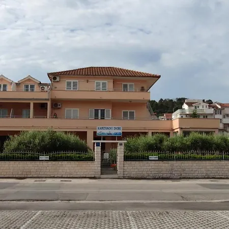 아파트 카페타노비 드보리