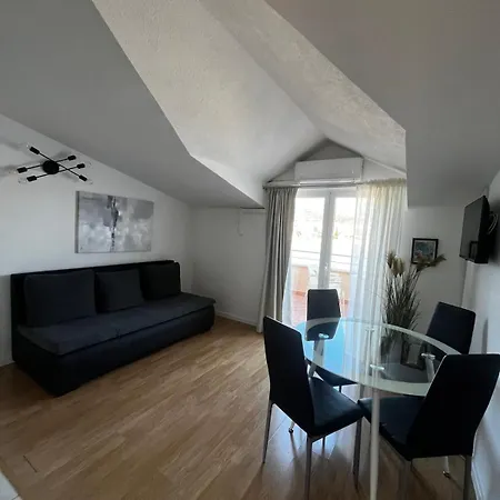Kapetanovi Dvori Apartment *