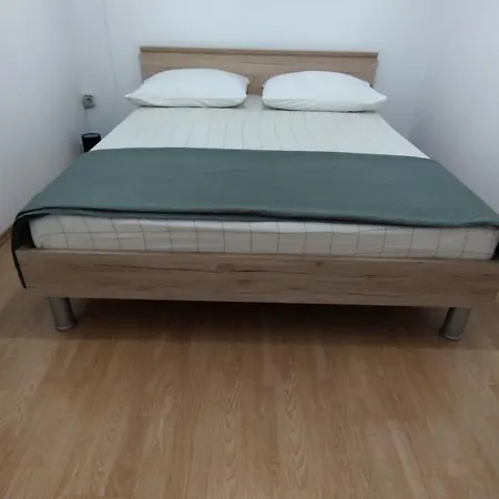 아파트 카페타노비 드보리 트로기르