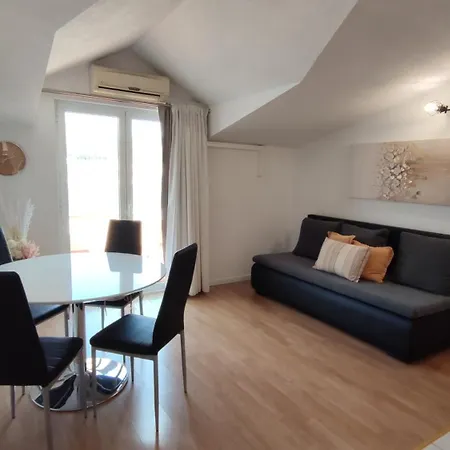 카페타노비 드보리 * 트로기르