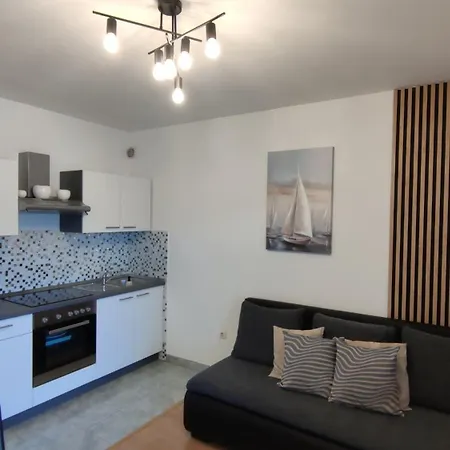 아파트 카페타노비 드보리 *