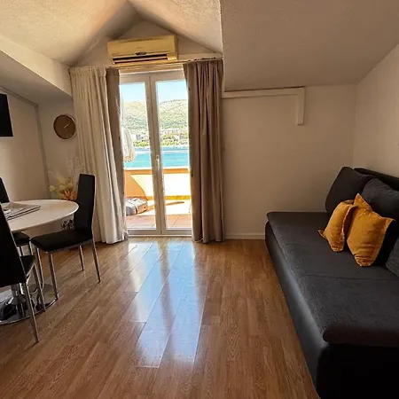 카페타노비 드보리 트로기르