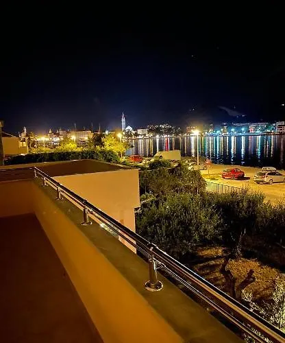 아파트 카페타노비 드보리 트로기르