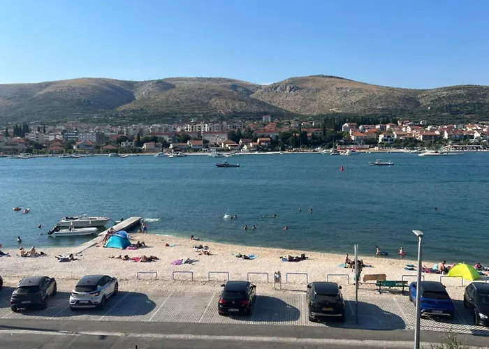 카페타노비 드보리 트로기르