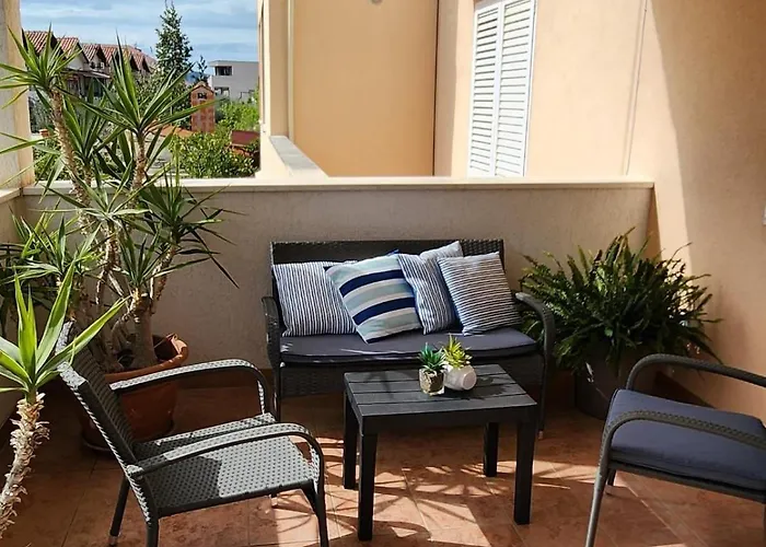 카페타노비 드보리 * 트로기르