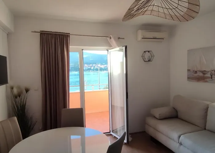 카페타노비 드보리 * 트로기르