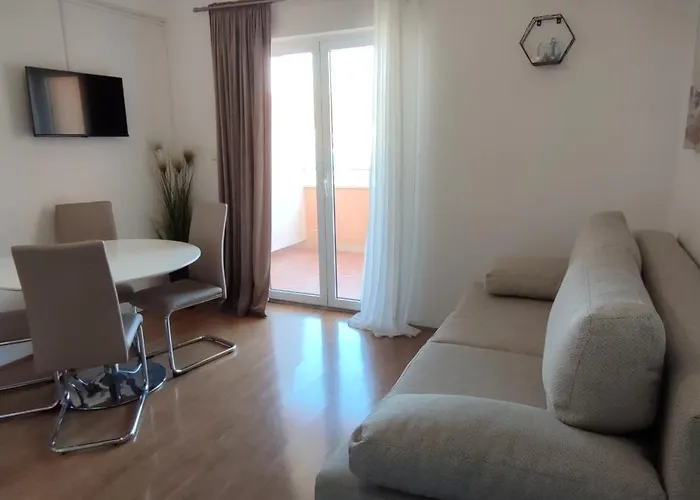 아파트 카페타노비 드보리