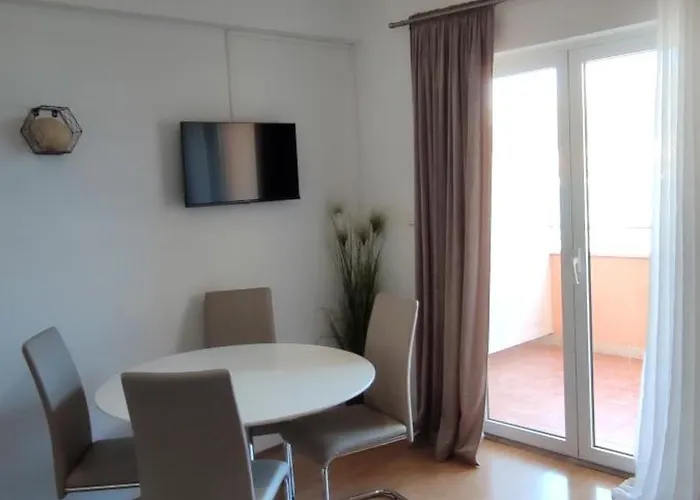 카페타노비 드보리 트로기르