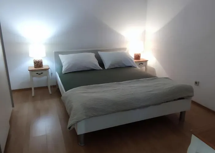 카페타노비 드보리 아파트 트로기르