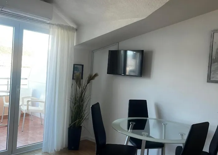 아파트 카페타노비 드보리 *