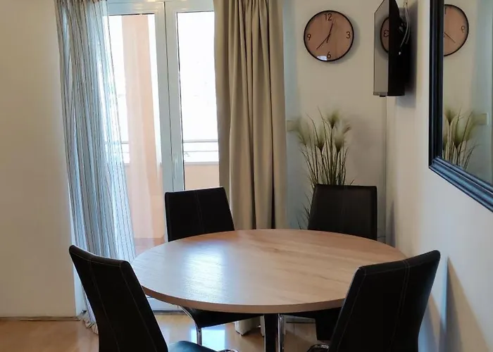 아파트 카페타노비 드보리 트로기르