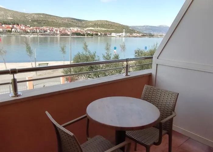 카페타노비 드보리 트로기르