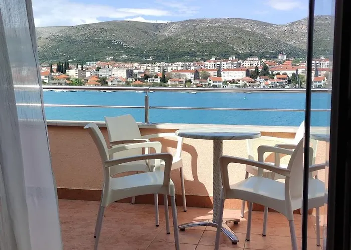 카페타노비 드보리 * 트로기르