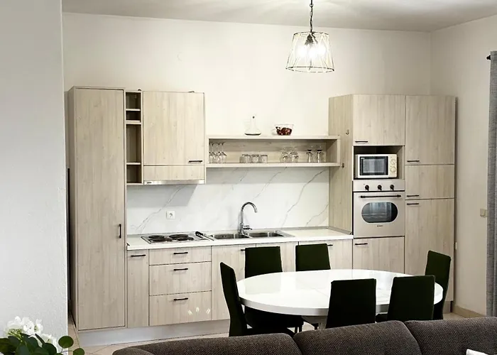 아파트 카페타노비 드보리 *