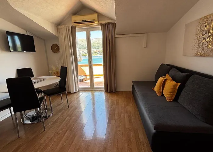 카페타노비 드보리 트로기르