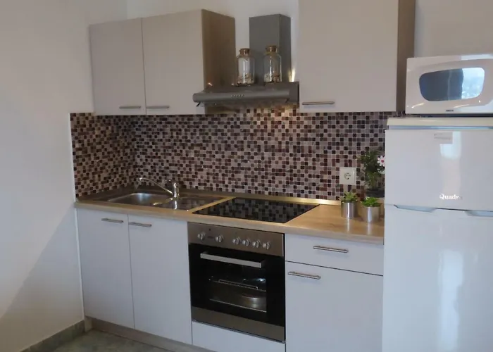 카페타노비 드보리 아파트 트로기르